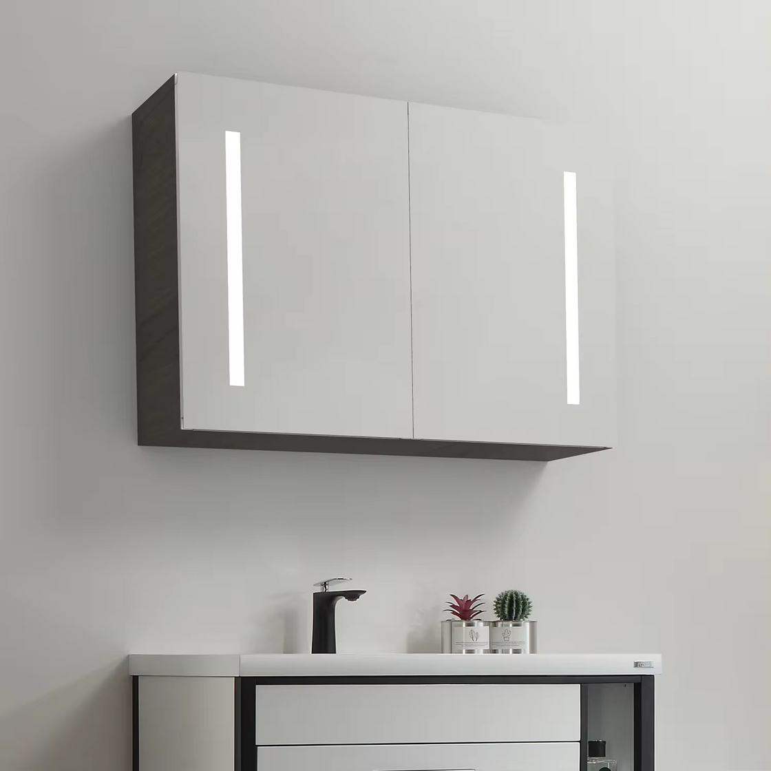 آینه محافظ دیواری آلومینیومی ضد آب گرم کن چراغ دار توالت حمام کابینت پزشکی